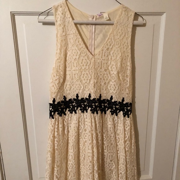 Dress - Picture 2 of 2